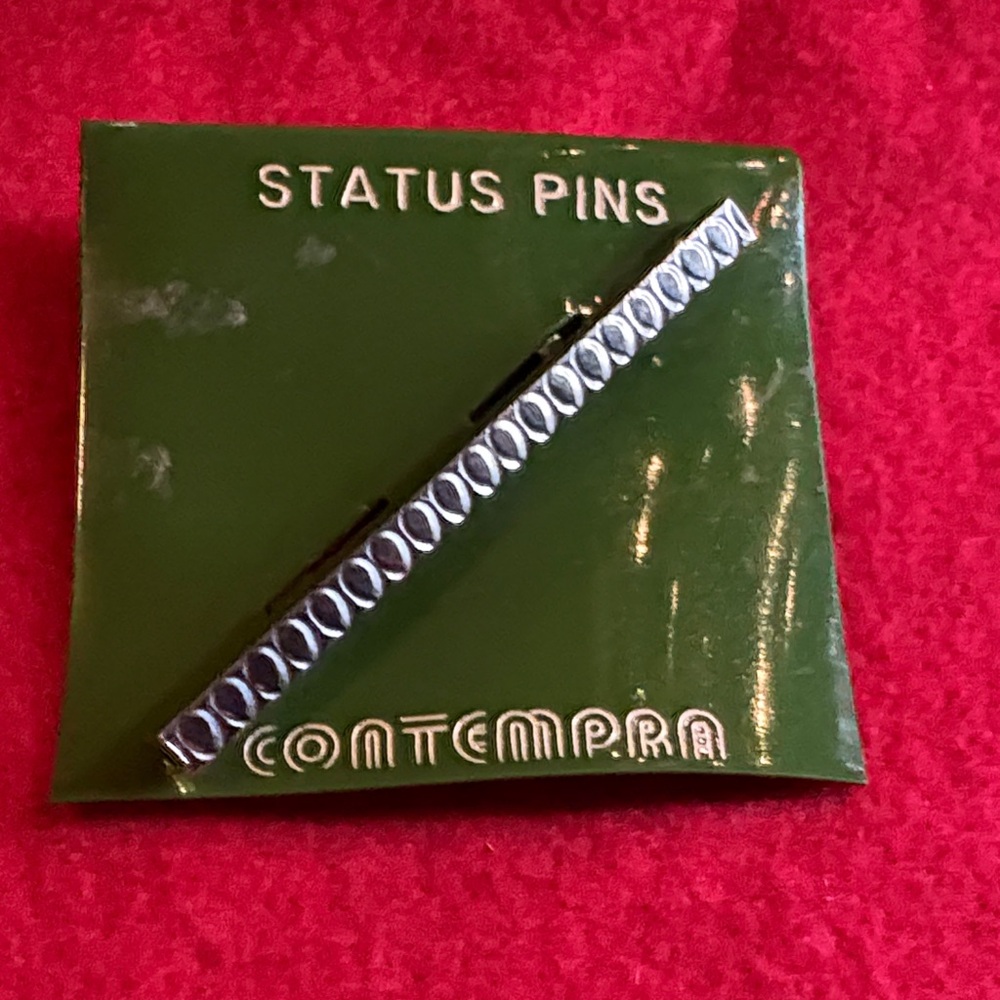 Vintage silver toned 80s Comtempra Status Pin! Hat or Tie Pin